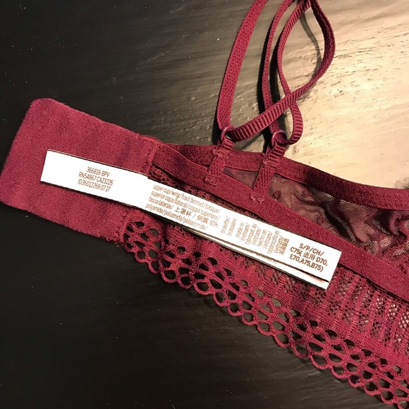 Victoria’s Secret lace and satin bralette - Picture 4 of 4